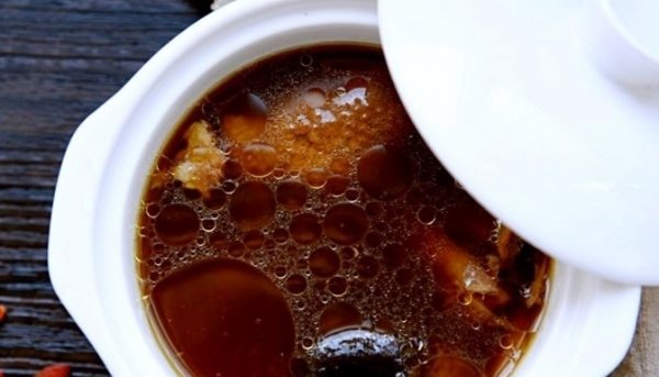 鸽肉和【红菇、枸杞】是绝配，不蒸不炒，益气补血又健脑1
