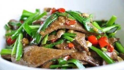 青椒炒猪肝怎么做好吃-青椒炒猪肝的做法3
