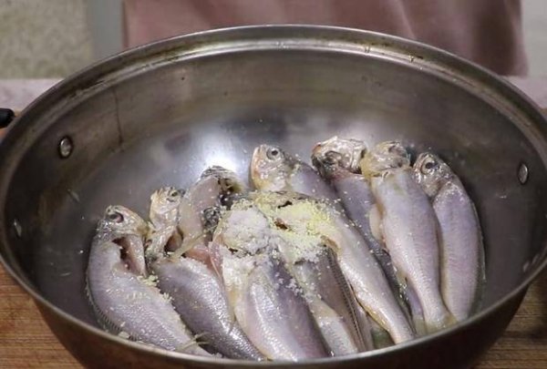 椒盐小黄鱼怎么做-椒盐小黄鱼的做法5