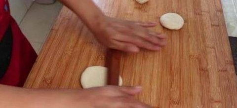 怎么在家做鸡蛋灌饼-在家做鸡蛋灌饼的做法窍门11
