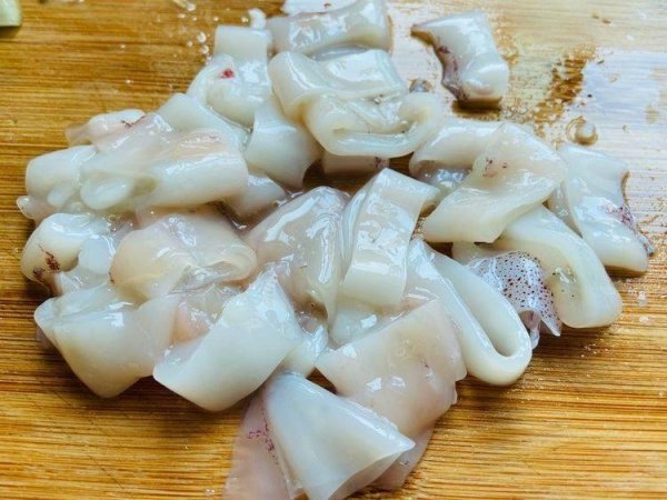 鱿鱼炒芹菜怎么炒好吃-鱿鱼炒芹菜的做法5