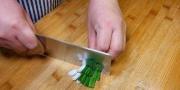 孩子春天长高吃什么-西红柿炒鸡蛋的做法7