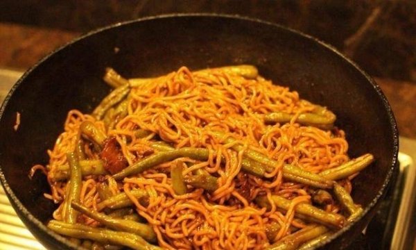 豆角烧肉焖面怎么做好吃-豆角烧肉焖面的家常做法8