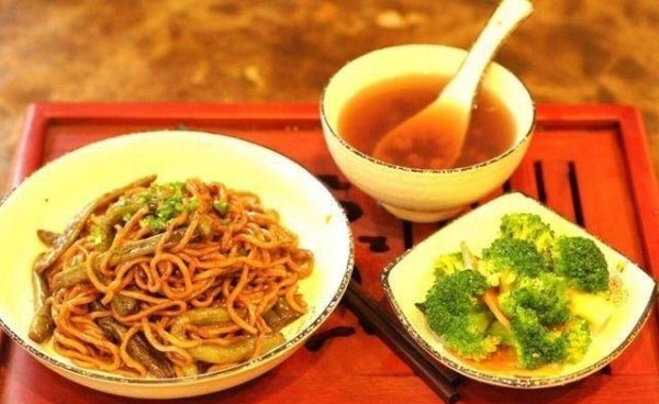 豆角烧肉焖面怎么做好吃-豆角烧肉焖面的家常做法9