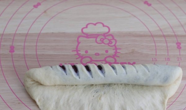 豆沙面包卷怎么做-豆沙面包卷的做法10