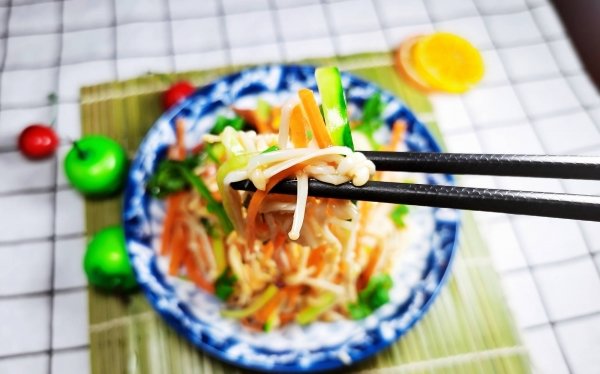 凉拌金针菇怎么做好吃-凉...