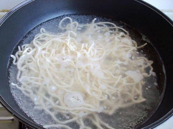拉条子拌面的菜怎么炒-拉条子面的做法6
