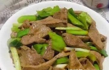 猪肝怎么做好吃-炒猪肝是先焯水还是先腌制3