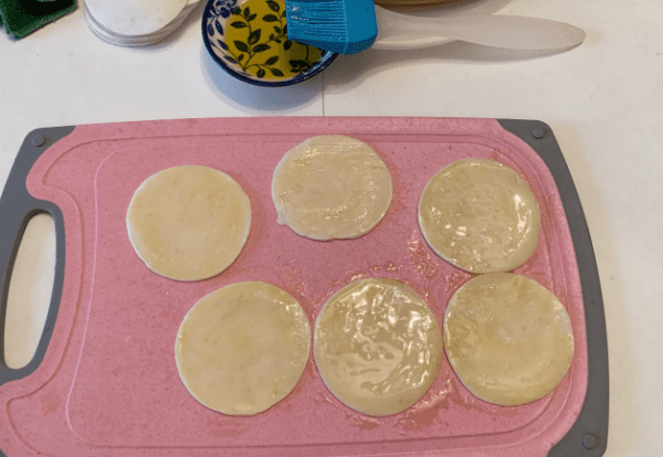 饺子皮怎样做春卷-饺子皮做春卷皮的做法窍门4