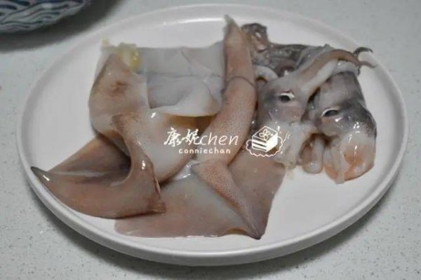 青椒炒鱿鱼怎么做好吃-青椒炒鱿鱼的家常做法4