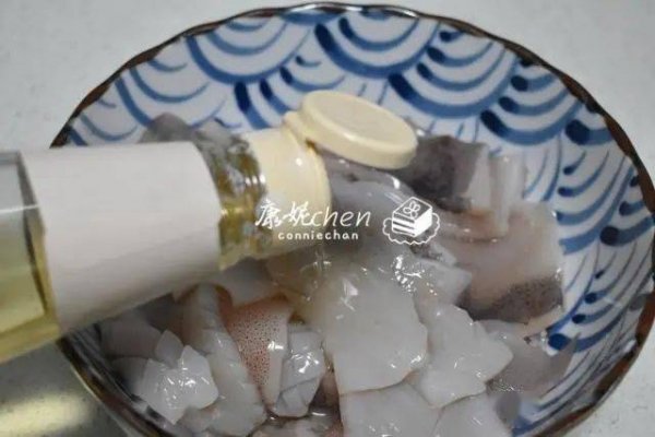 青椒炒鱿鱼怎么做好吃-青椒炒鱿鱼的家常做法6