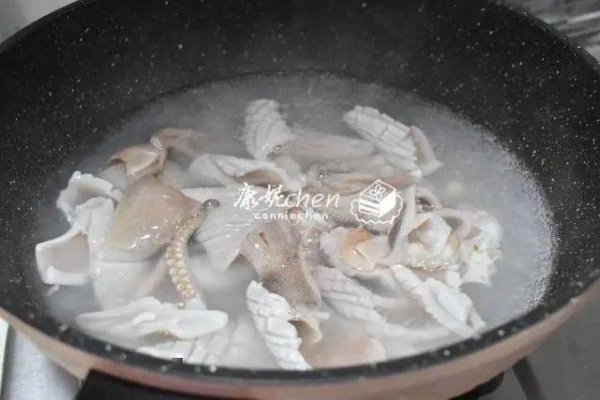 青椒炒鱿鱼怎么做好吃-青椒炒鱿鱼的家常做法8