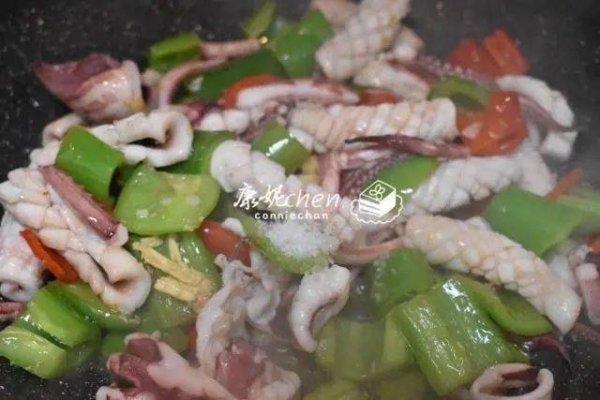 青椒炒鱿鱼怎么做好吃-青椒炒鱿鱼的家常做法11