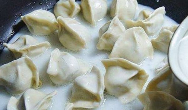 冰花煎饺用面粉还是淀粉-冰花煎饺的做法窍门3