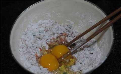 小河虾怎么做好吃-河虾虾饼的做法4