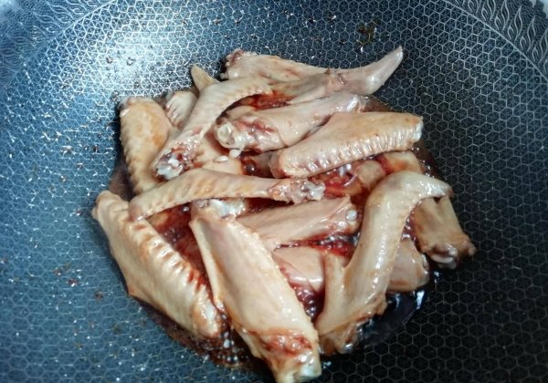 卤鸭翅怎么做好吃-香辣卤鸭翅的做法及配料6