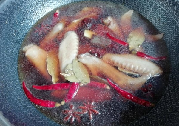 卤鸭翅怎么做好吃-香辣卤鸭翅的做法及配料7