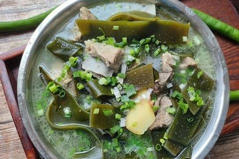 春天小孩喝排骨海带汤好吗-海带排骨汤的做法1
