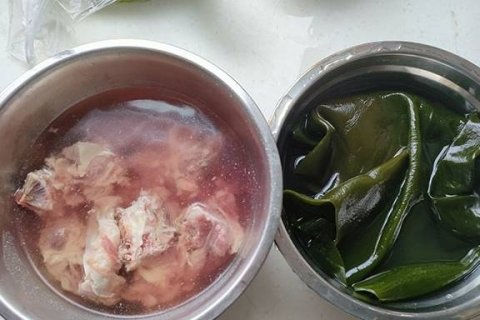 春天小孩喝排骨海带汤好吗-海带排骨汤的做法4