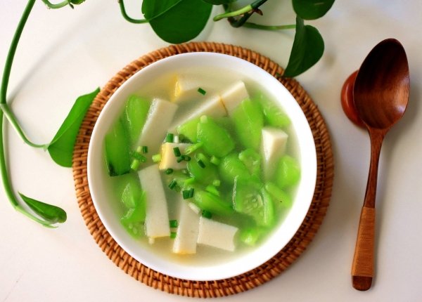 丝瓜鱼糕汤的好处-丝瓜鱼...
