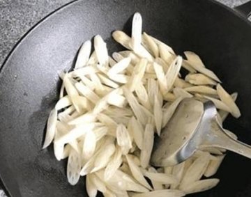 藕带几月份上市-藕带的营养价值和做法3