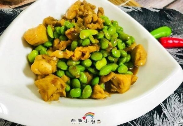 毛豆米烧鸡腿肉怎么烧好吃-毛豆米烧鸡腿肉的做法1