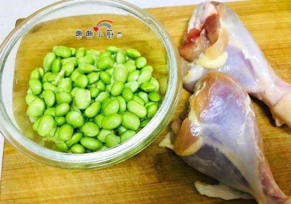 毛豆米烧鸡腿肉怎么烧好吃-毛豆米烧鸡腿肉的做法2
