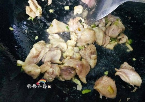 毛豆米烧鸡腿肉怎么烧好吃-毛豆米烧鸡腿肉的做法4
