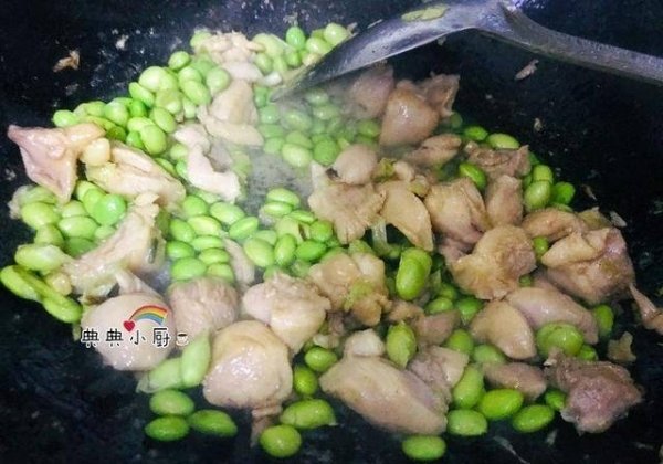 毛豆米烧鸡腿肉怎么烧好吃-毛豆米烧鸡腿肉的做法5