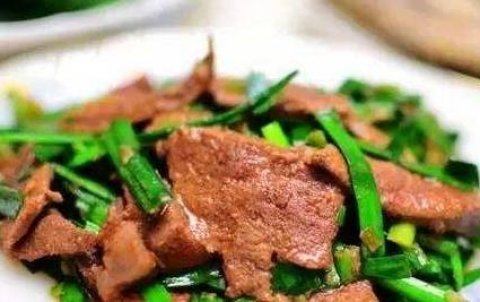 吃什么瘦身-韭菜炒猪肝的做法3