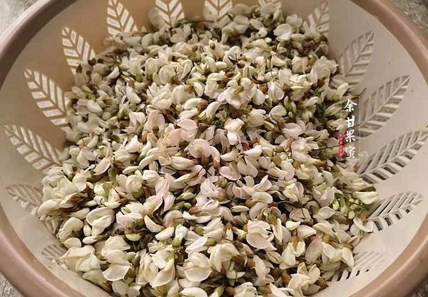 槐花煎蛋怎么做-槐花煎蛋的做法3