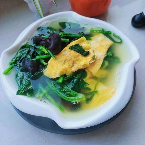 菠菜蛋饺汤怎么做好吃-菠菜蛋饺汤的做法1