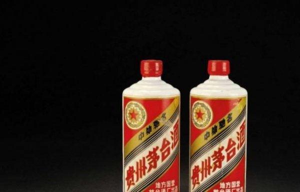 82年拉菲和82年茅台哪...