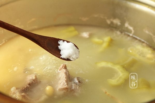 黄豆苦瓜排骨汤的功效-黄豆苦瓜排骨汤的做法9