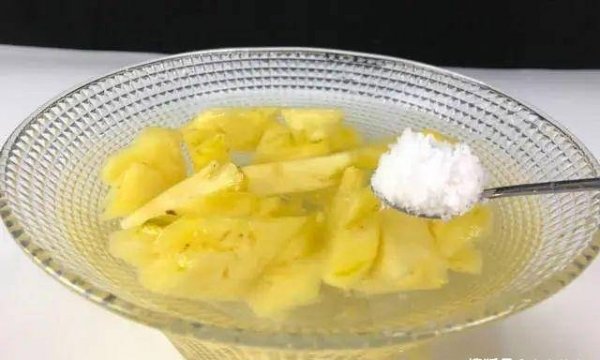菠萝怎么吃不扎嘴-怎么让菠萝不扎嘴2