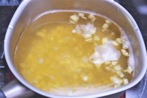 菠萝果冻怎么做-吉利丁片做菠萝果冻4