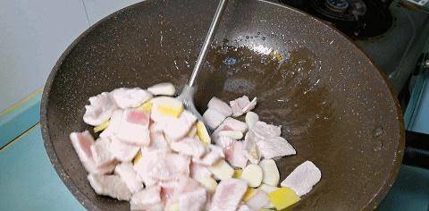 香菇炒肉要不要焯水-香菇炒肉怎么做7
