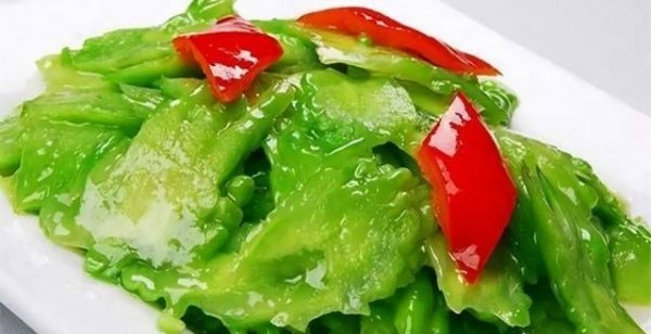 干煸苦瓜怎么做好吃-川味干煸苦瓜的做法1