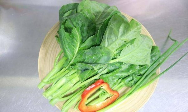 白灼芥兰焯水多久-白灼芥兰的做法3