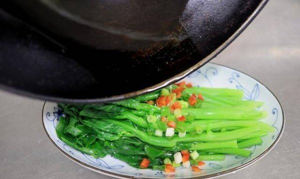 白灼芥兰焯水多久-白灼芥兰的做法8