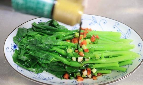 白灼芥兰焯水多久-白灼芥...