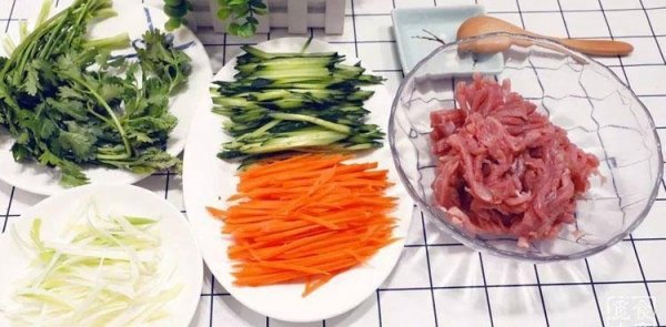 花样京酱肉丝的做法和步骤-花样京酱肉丝家常做法2