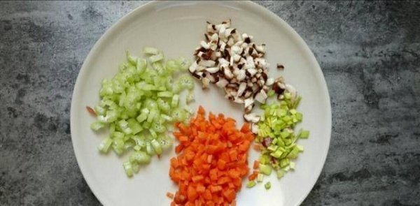 蛋包饭的蛋皮怎么做-蛋包饭的制作方法1