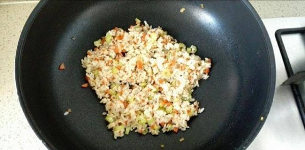 蛋包饭的蛋皮怎么做-蛋包饭的制作方法4