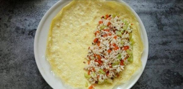 蛋包饭的蛋皮怎么做-蛋包饭的制作方法7