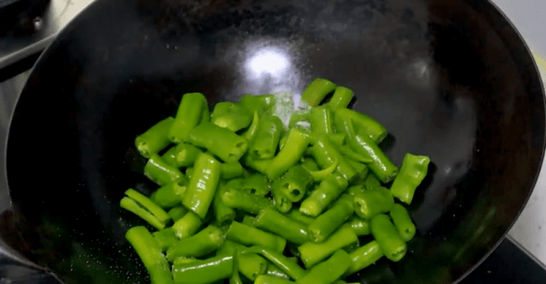 童子鸡的最佳做法-青椒童子鸡的家常做法4