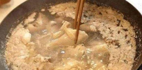 煮肉的浮沫是什么物质-煮肉的浮沫到底是精华还是脏东西2