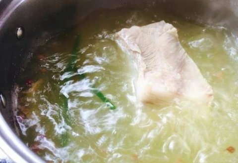蒜泥白肉是哪里的菜-蒜泥白肉的汁怎么调4