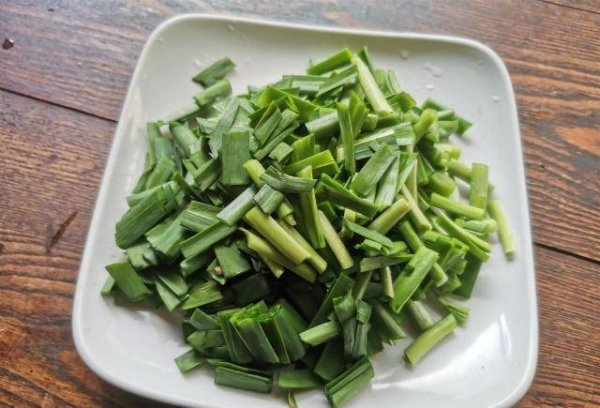健胃助消化的食物有哪些-香菇炒韭菜的做法5