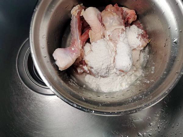 马蹄笋怎么做好吃-马蹄笋煨鸡腿肉4